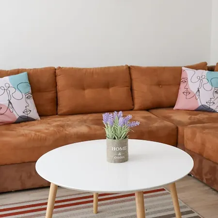 Apartment Saray *